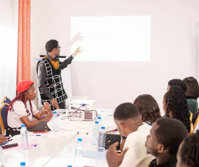 Randy Kimbi advising a team